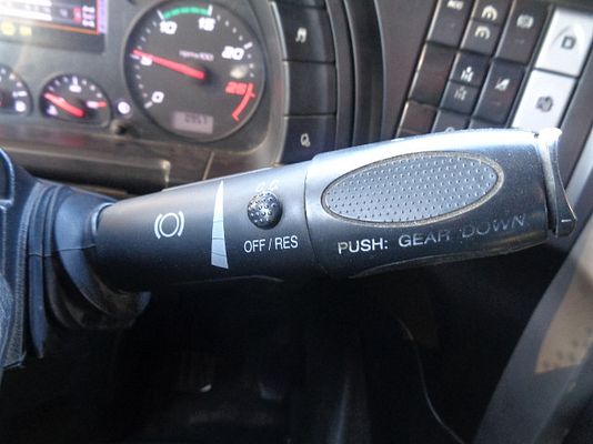 Vehicle image 9 / 15