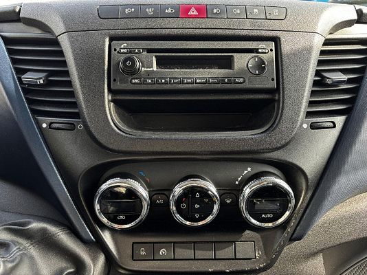 Vehicle image 14 / 15