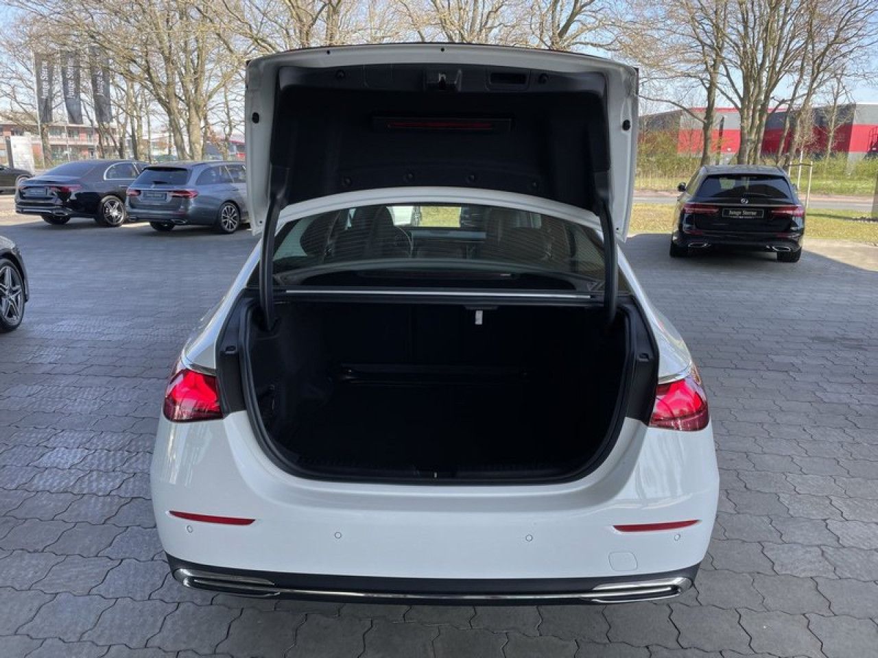 Mercedes-Benz E-Klasse – Bild 11
