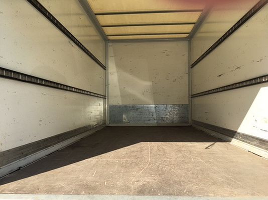 Vehicle image 7 / 9