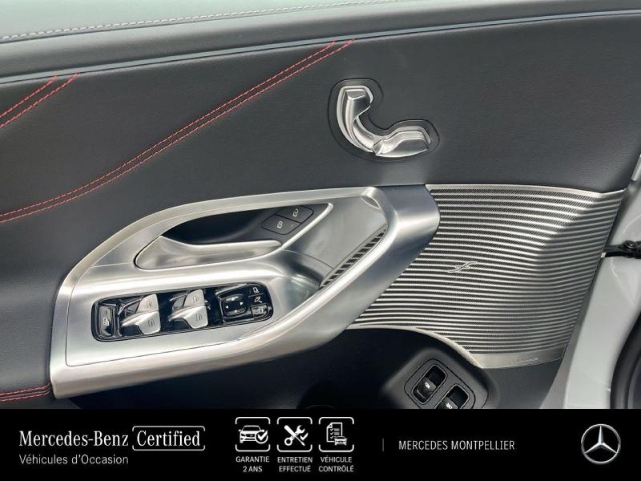 Photo du v&eacute;hicule 16 / 18