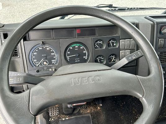 Vehicle image 14 / 19