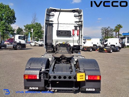 Vehicle image 5 / 14