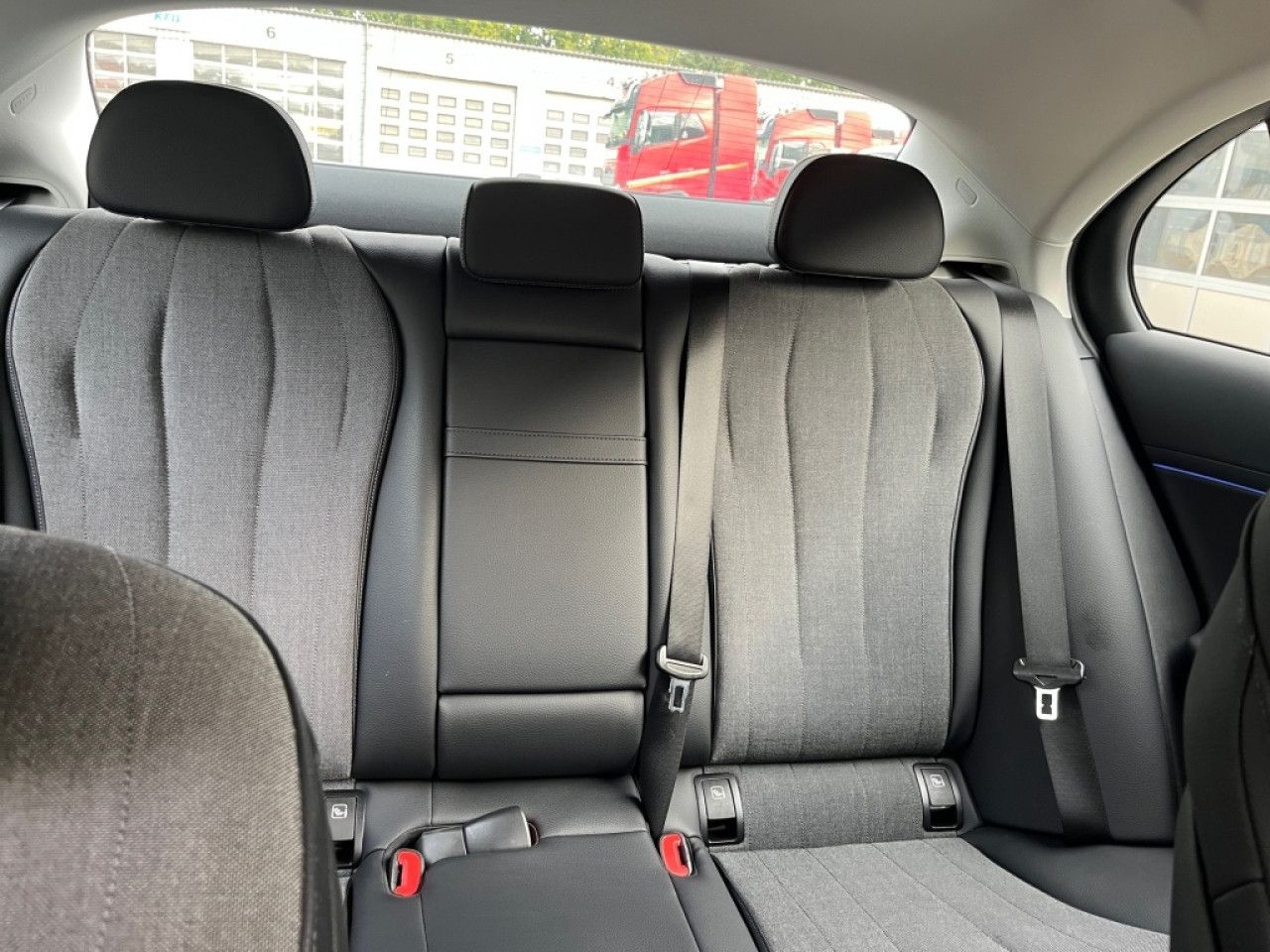 Mercedes-Benz E-Klasse – Bild 27