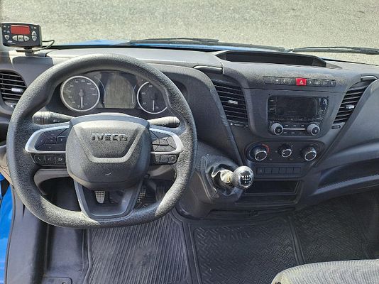 Vehicle image 16 / 22