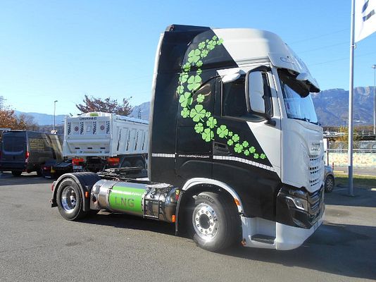 Vehicle image 1 / 9