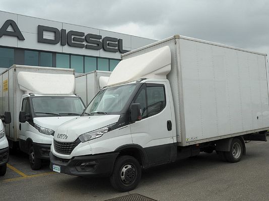 Vehicle image 1 / 5