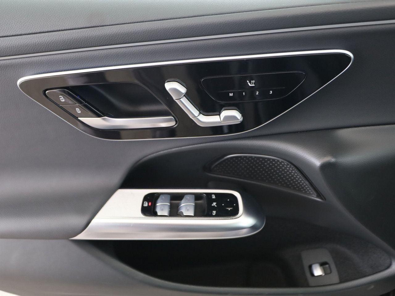 Mercedes-Benz E-Klasse – Bild 9