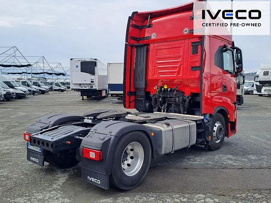 Vehicle image 4 / 12