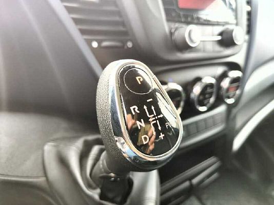 Vehicle image 10 / 15