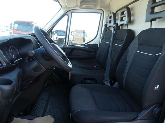 Vehicle image 6 / 7