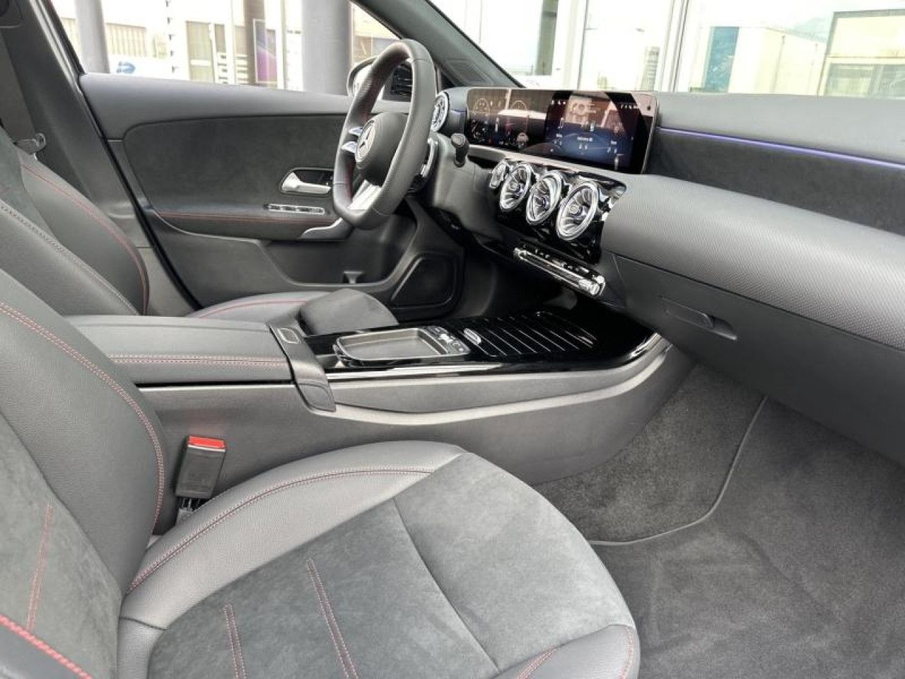 Photo du v&eacute;hicule 10 / 18