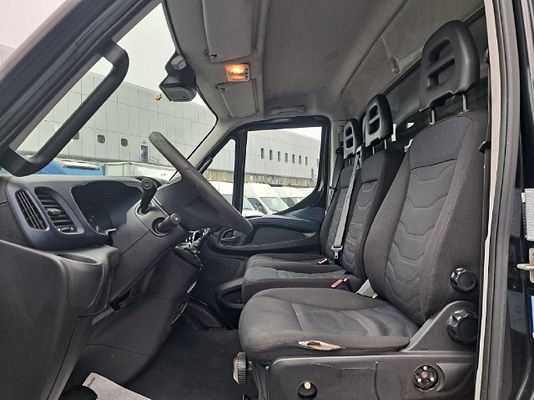 Vehicle image 14 / 16