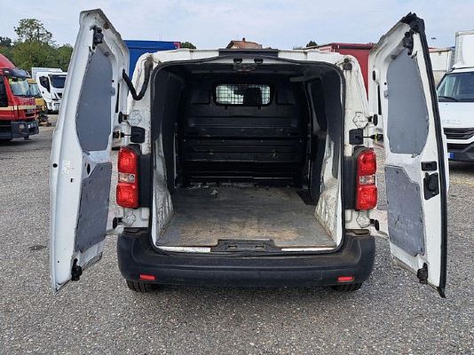 Vehicle image 9 / 14