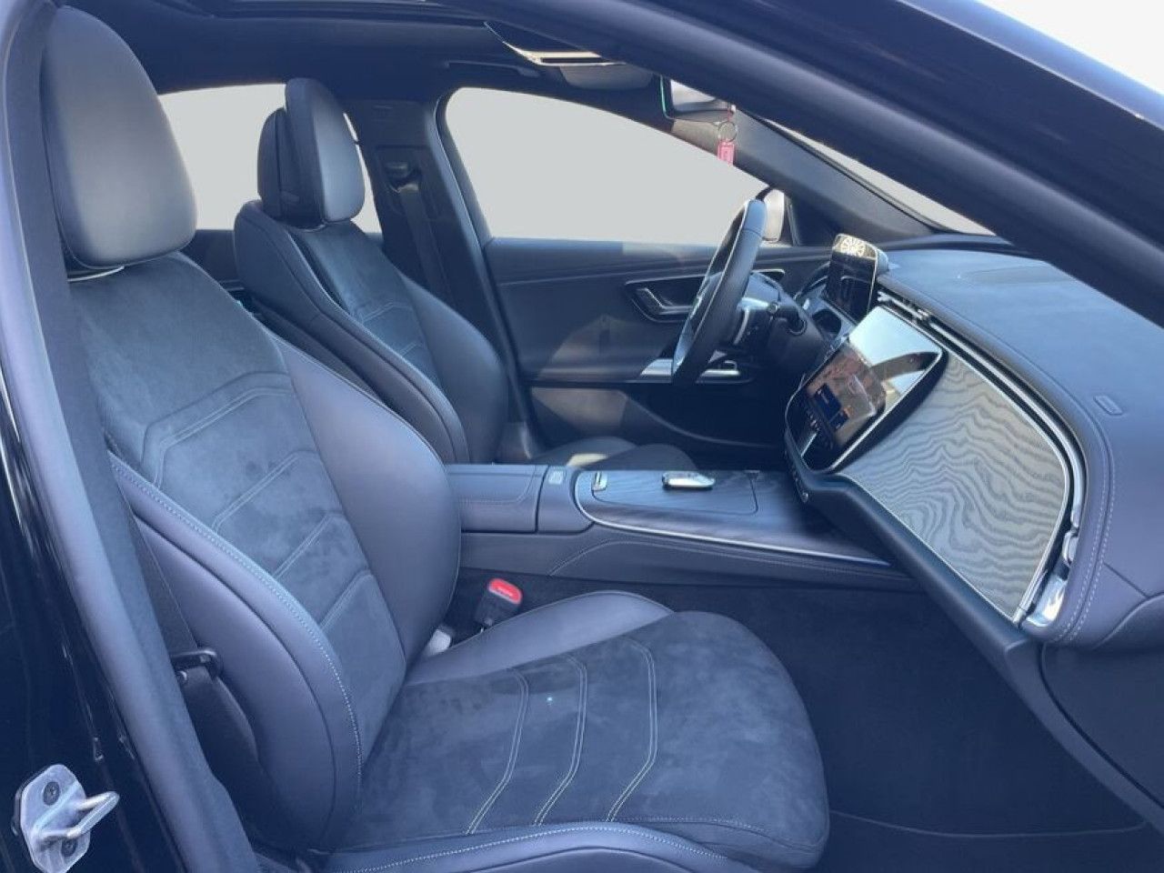 Mercedes-Benz E-Klasse – Bild 12