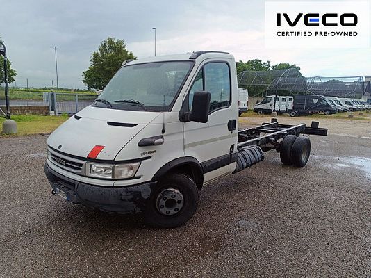 Vehicle image 2 / 5