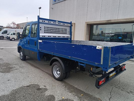 Vehicle image 8 / 10
