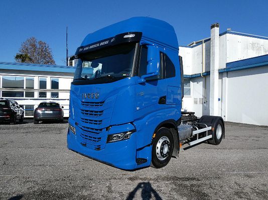 Vehicle image 3 / 15