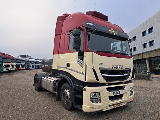 Vehicle image 2 / 15