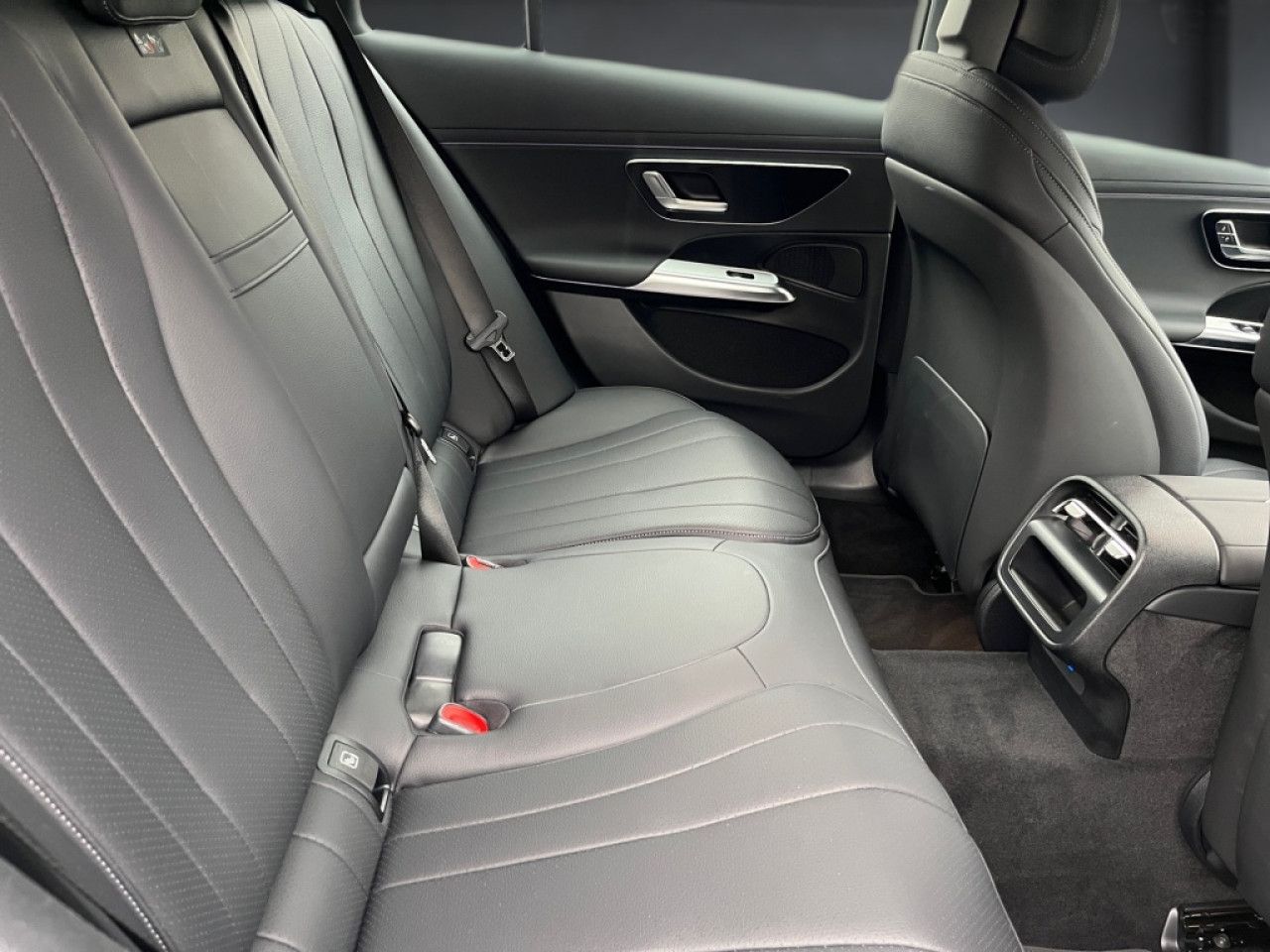 Mercedes-Benz E-Klasse – Bild 13