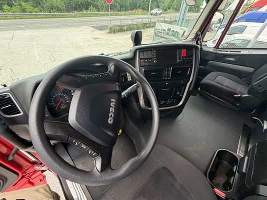 Vehicle image 9 / 20