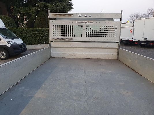 Vehicle image 6 / 10