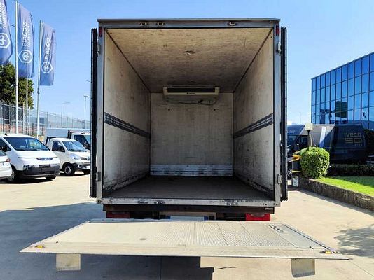 Vehicle image 6 / 10