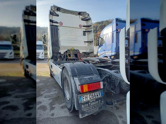 Vehicle image 5 / 5