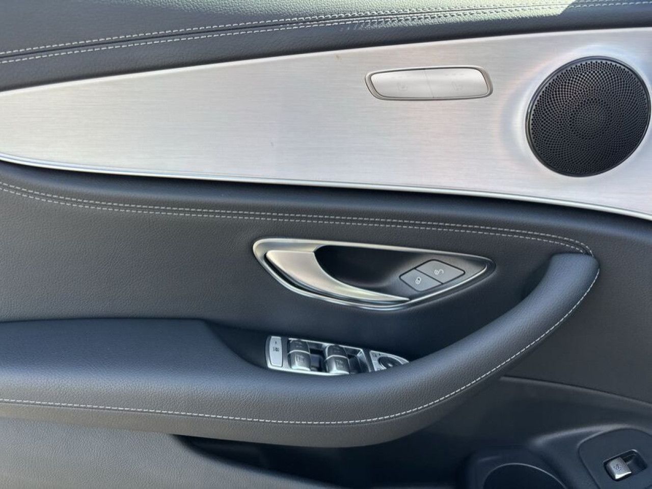 Mercedes-Benz E-Klasse – Bild 19