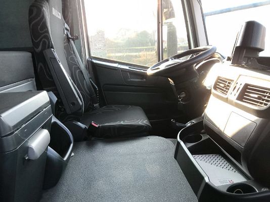 Vehicle image 6 / 17