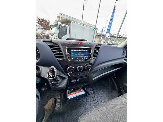 Vehicle image 8 / 8