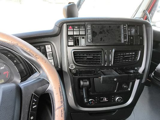 Vehicle image 15 / 17