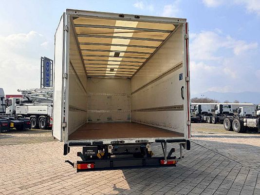 Vehicle image 6 / 11