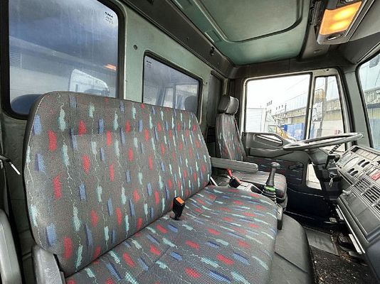 Vehicle image 3 / 19