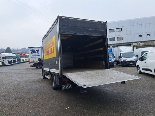 Vehicle image 12 / 16