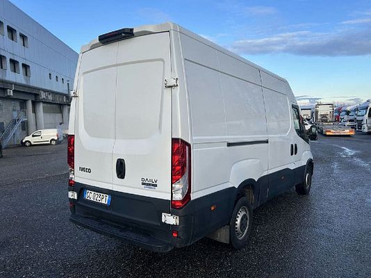Vehicle image 7 / 14