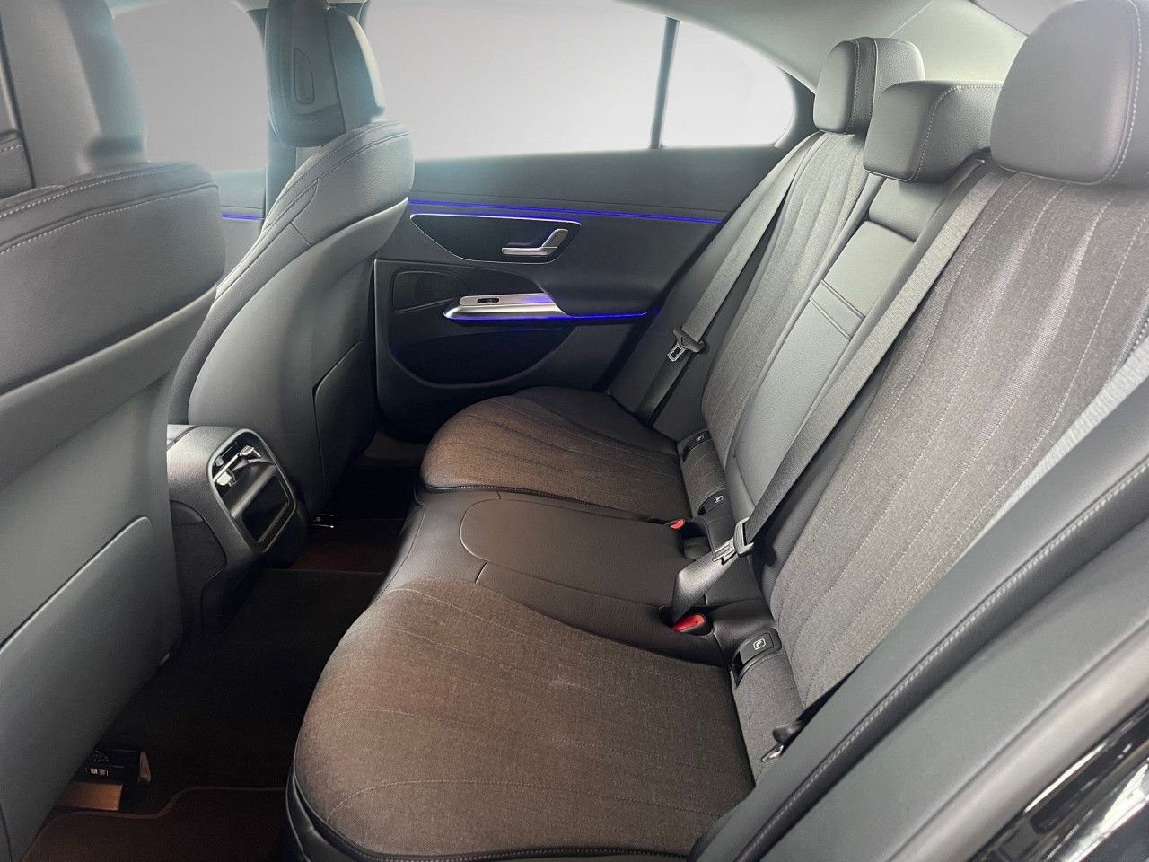 Mercedes-Benz E-Klasse – Bild 16