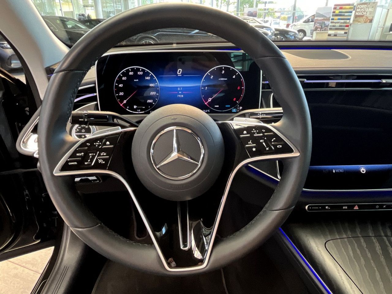 Mercedes-Benz E-Klasse – Bild 9