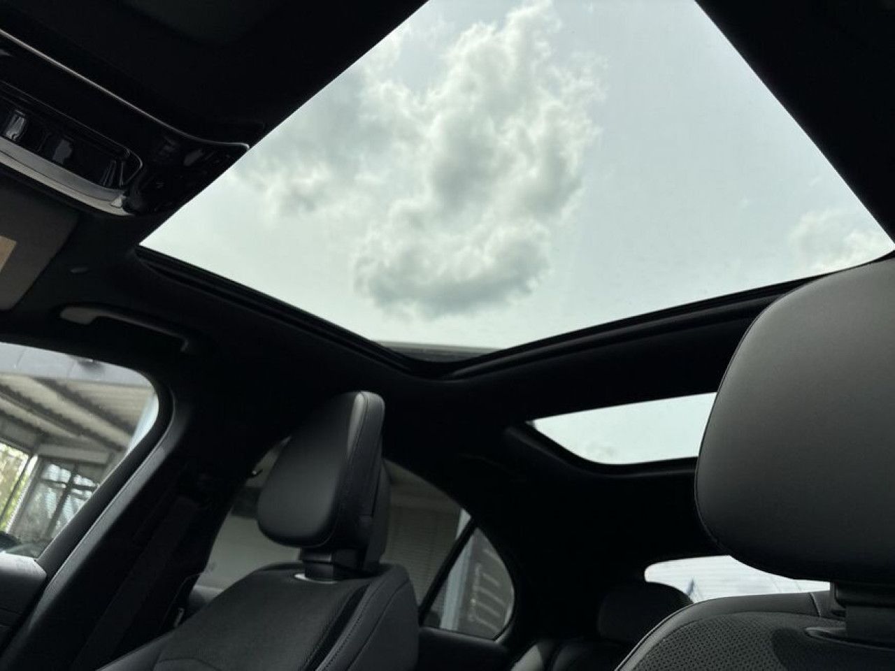 Mercedes-Benz E-Klasse – Bild 25