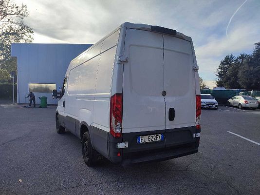 Vehicle image 5 / 10