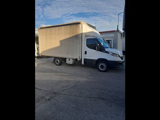 Vehicle image 13 / 20