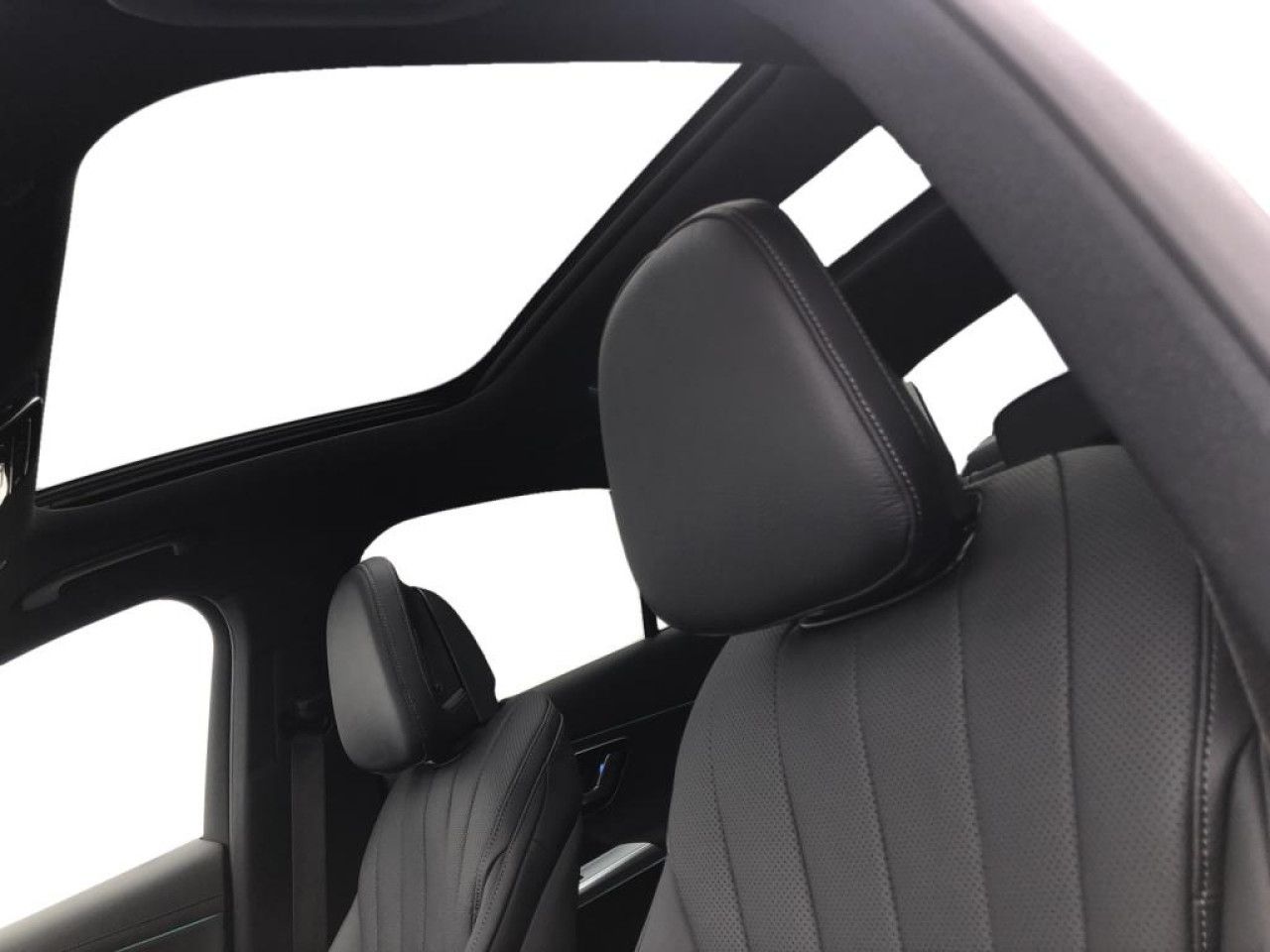 Mercedes-Benz E-Klasse – Bild 13