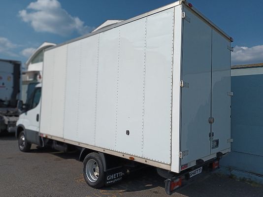 Vehicle image 3 / 5