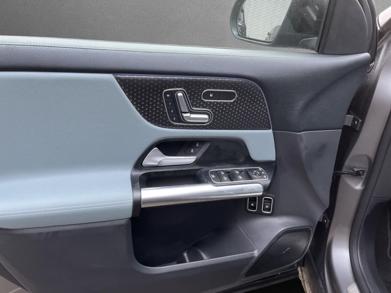 Zdjęcie pojazdu 4 / 18