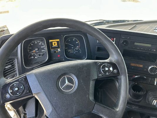Vehicle image 12 / 15