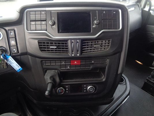 Vehicle image 14 / 16