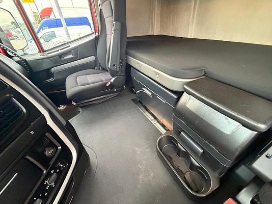 Vehicle image 12 / 20