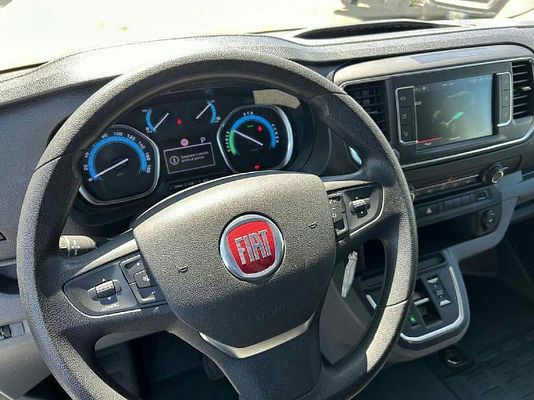 Vehicle image 11 / 15