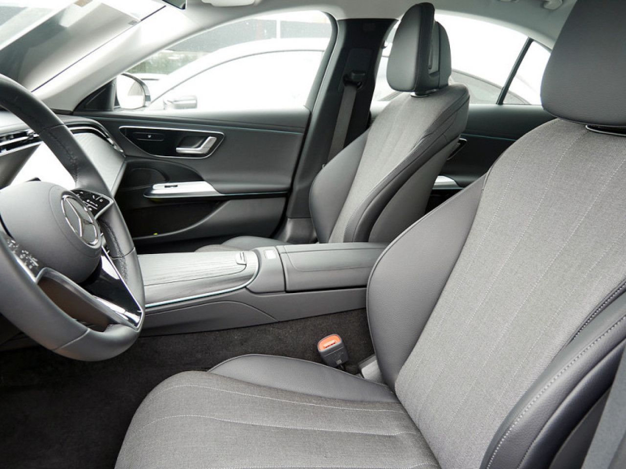 Mercedes-Benz E-Klasse – Bild 12