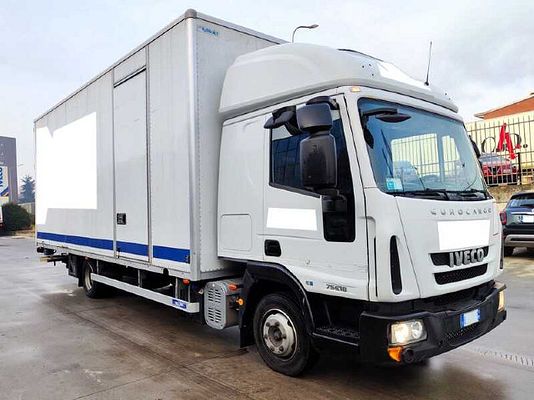 Vehicle image 2 / 15